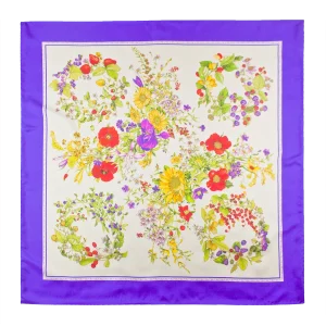 foulard 90x90 in seta con ghirlande di fiori e frutti e bordo viola