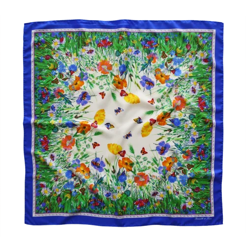 foulard quadrato in seta con fiori di campo e farfalle multicolore, bordo blu elettrico