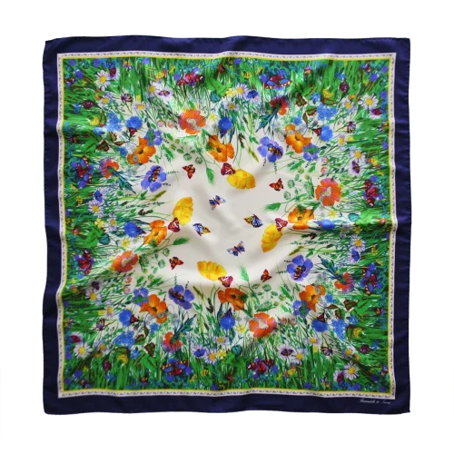 foulard quadrato in seta con fiori di campo e farfalle multicolore, bordo blu notte