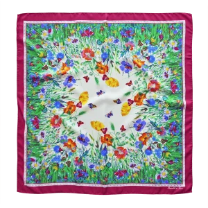 foulard quadrato in seta con fiori e farfalle multicolore su fondo chiaro e bordo bordeaux