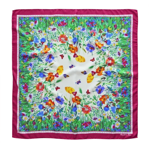 foulard quadrato in seta con fiori e farfalle multicolore su fondo chiaro e bordo bordeaux
