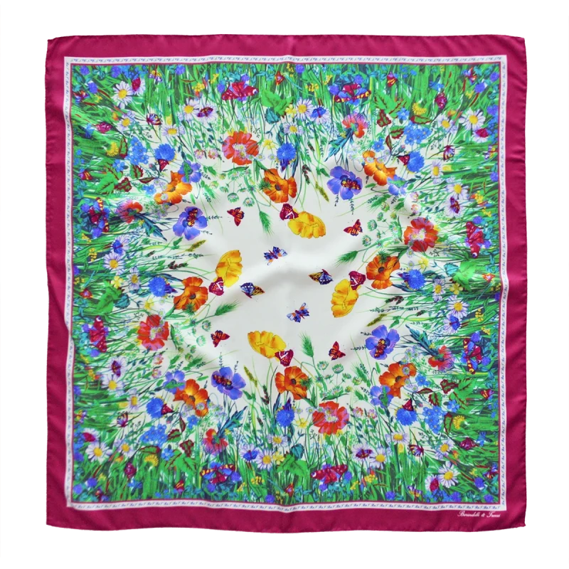 foulard quadrato in seta con fiori e farfalle multicolore su fondo chiaro e bordo bordeaux