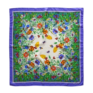 foulard quadrato in seta con fiori di campo e farfalle multicolore, bordo viola pervinca