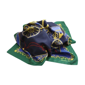 dettaglio della fantasia carrozza imperiale su foulard in seta verde e blu