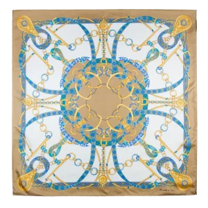 Foulard donna 90x90 in seta di Como disteso fantasia catene e nastri colore sabbia dorata
