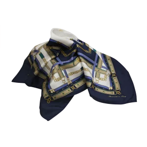 Foulard in twill di seta blu navy con dettagli ornamentali e fibbie decorative
