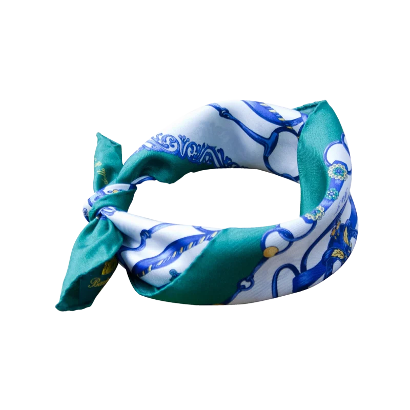 Piccolo foulard da collo in seta annodato nei toni verde smeraldo e blu