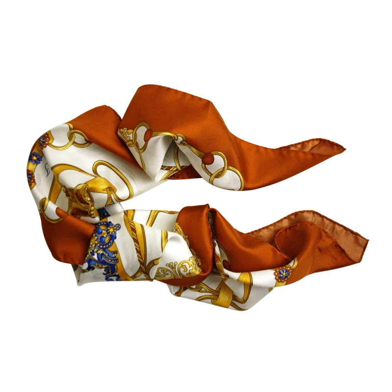 foulard da donna in seta arancio bruciato annodato con fantasia anelli e corde