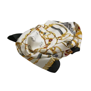 Foulard in Seta Anelli e Corde Nero Drappeggiato FCB30 foulard da donna in seta con bordo nero e fantasia anelli e corde drappeggiato