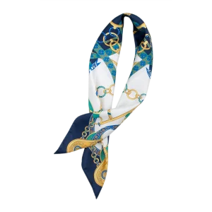 Foulard in seta blu navy e turchese annodato con motivo catene e nastri