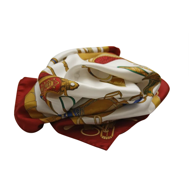 foulard in seta avorio drappeggiato con disegni equestri e bordo rosso scuro