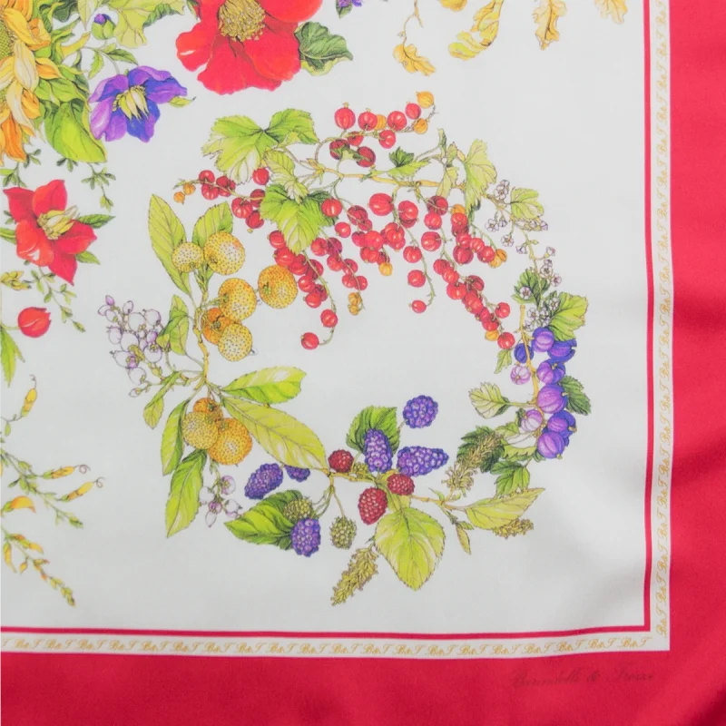 foulard in seta da donna con fiori, frutti e bordo rosso