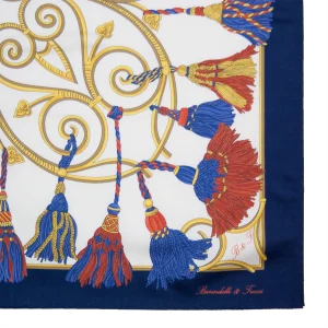 Dettaglio Foulard in Seta con Nappine Blu e Rosse FCB19 dettaglio foulard in seta con nappine blu rosse e oro