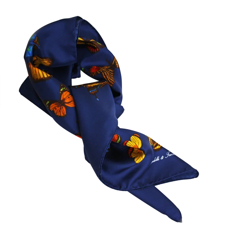 foulard in seta blu navy annodato con dettagli di farfalle colorate
