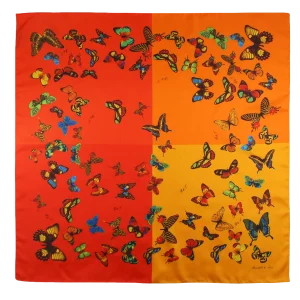 foulard 90x90 in seta con farfalle colorate e fondo quadricolore rosso arancio e giallo