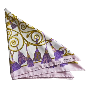 Dettaglio Foulard Rosa Cipria con Nappine FCB18 foulard in seta rosa cipria con nappine lilla viola e dettagli oro