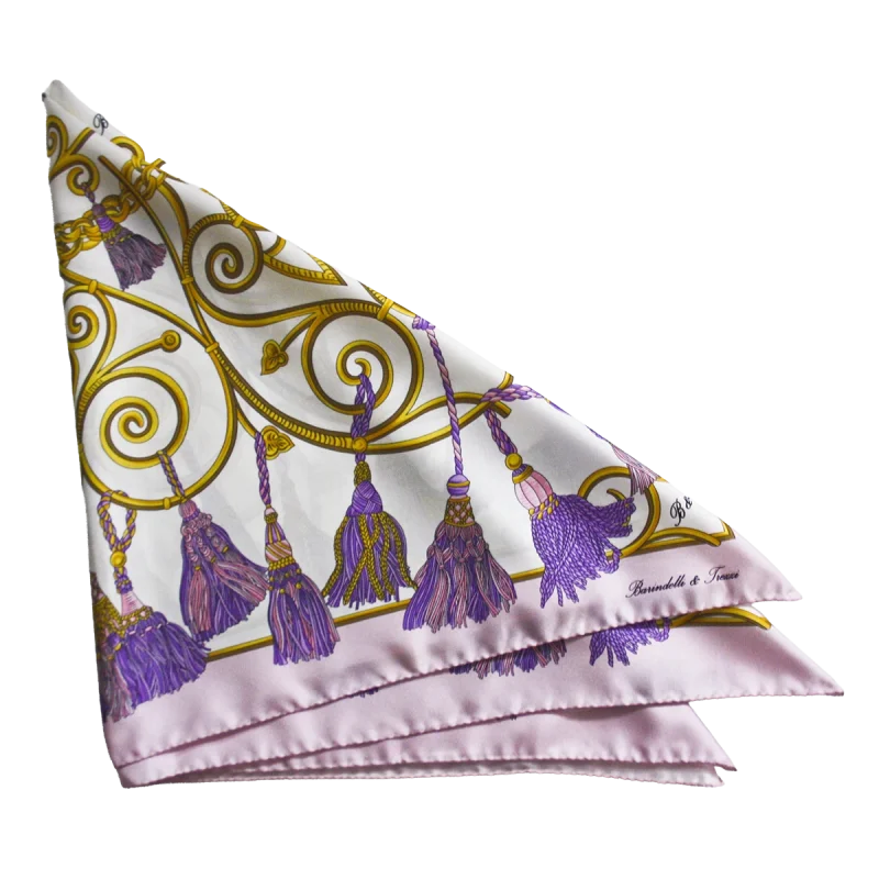 Dettaglio Foulard Rosa Cipria con Nappine FCB18 foulard in seta rosa cipria con nappine lilla viola e dettagli oro