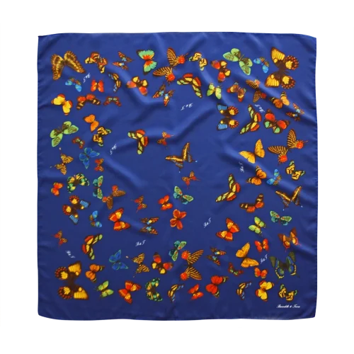 foulard in seta blu navy con fantasia farfalle colorate