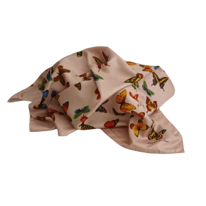 foulard in seta rosa antico con farfalle multicolore visto annodato