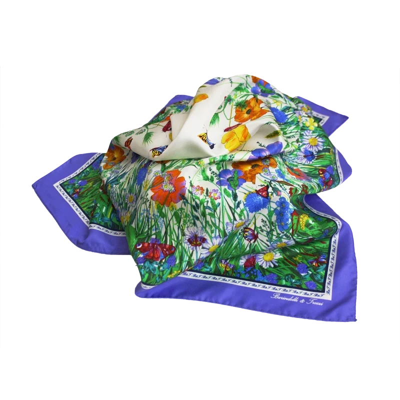 foulard in seta drappeggiato con fiori colorati, farfalle e cornice viola pervinca