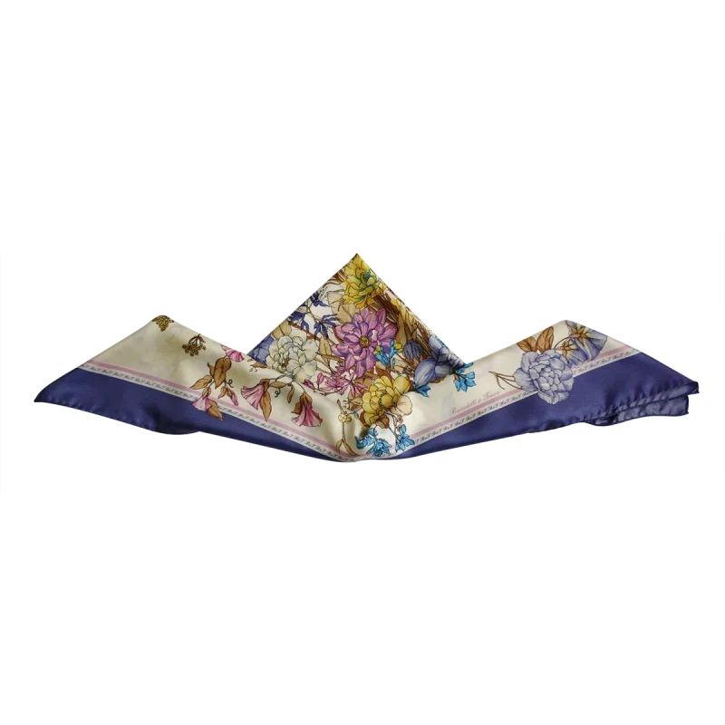 Foulard Floreale in Seta Viola Pervinca Piegato FIA12 foulard floreale in seta piegato con bordo viola pervinca
