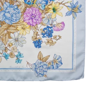 Dettaglio Foulard in Seta Italiana a Fiori Fia13 dettaglio della stampa floreale su foulard in seta italiana
