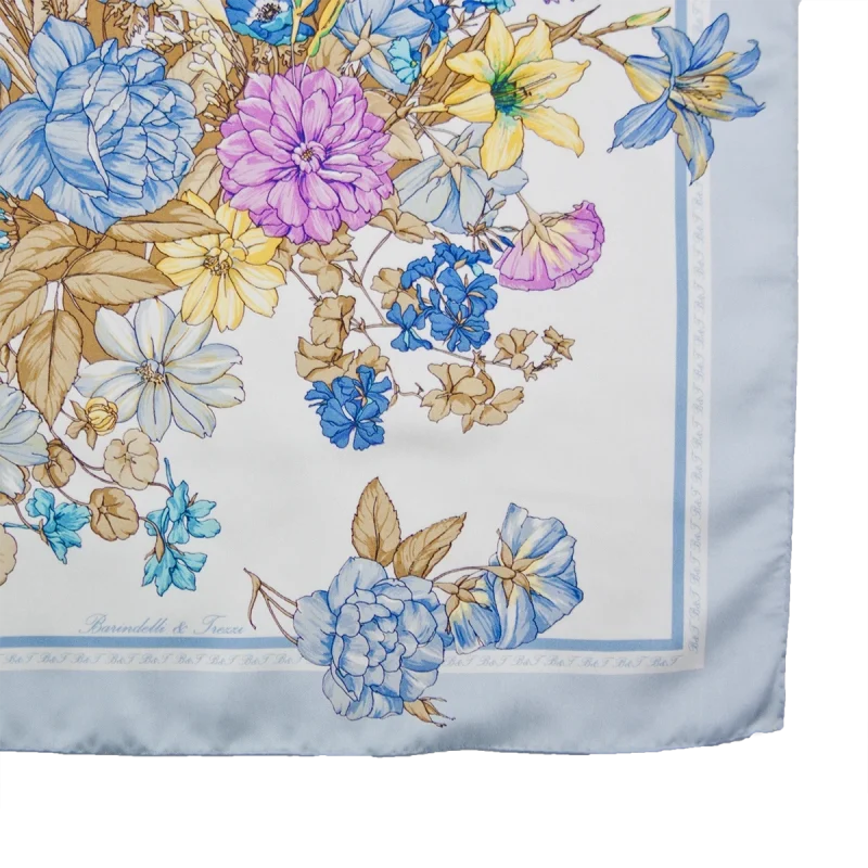 Dettaglio Foulard in Seta Italiana a Fiori Fia13 dettaglio della stampa floreale su foulard in seta italiana