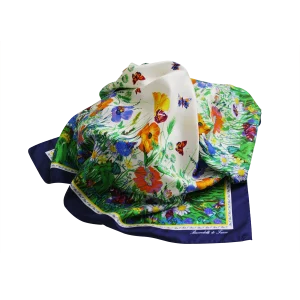 foulard in seta drappeggiato con fiori colorati, farfalle e bordo blu notte