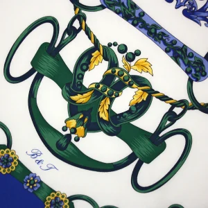 Dettaglio Foulard in Seta Anelli e Corde Verde e Blu FCB33 dettaglio della stampa su seta con anelli e corde verdi blu e giallo oro