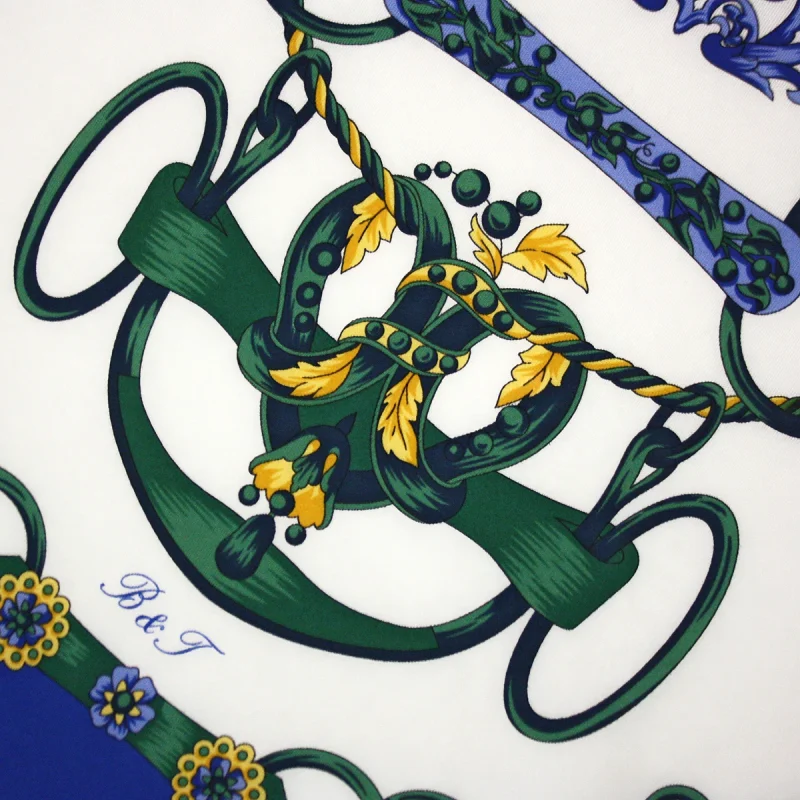 Dettaglio Foulard in Seta Anelli e Corde Verde e Blu FCB33 dettaglio della stampa su seta con anelli e corde verdi blu e giallo oro