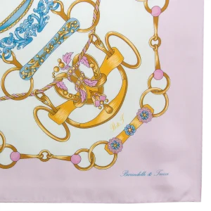 Dettaglio Foulard in Seta Rosa Cipria e Azzurro FCB34 dettaglio foulard in seta rosa cipria con anelli dorati e decorazioni azzurre