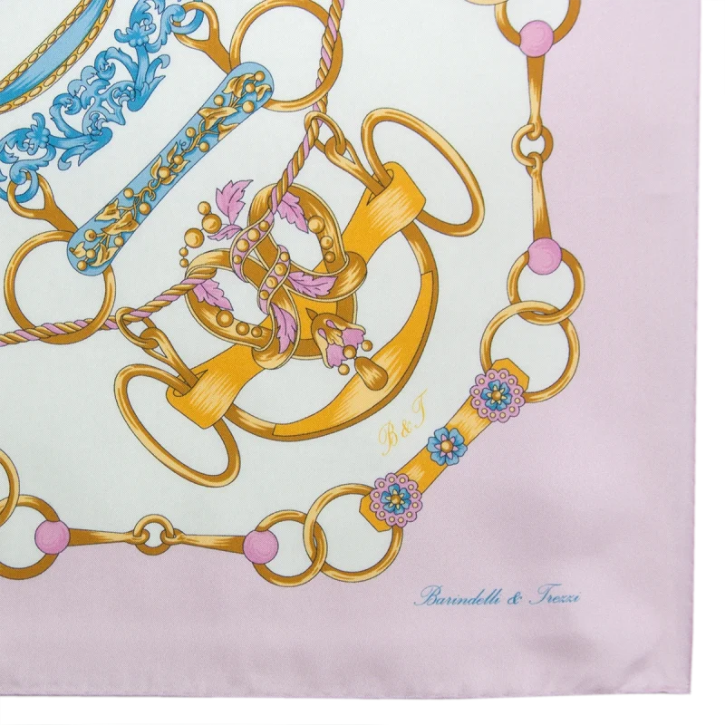 Dettaglio Foulard in Seta Rosa Cipria e Azzurro FCB34 dettaglio foulard in seta rosa cipria con anelli dorati e decorazioni azzurre