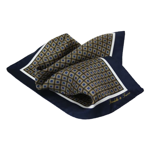 Pochette da taschino uomo in seta twill con microfantasia geometrica blu navy ocra e bianco