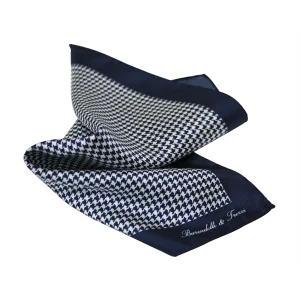 Pochette da taschino uomo in seta twill con fantasia pied de poule blu navy e bianca