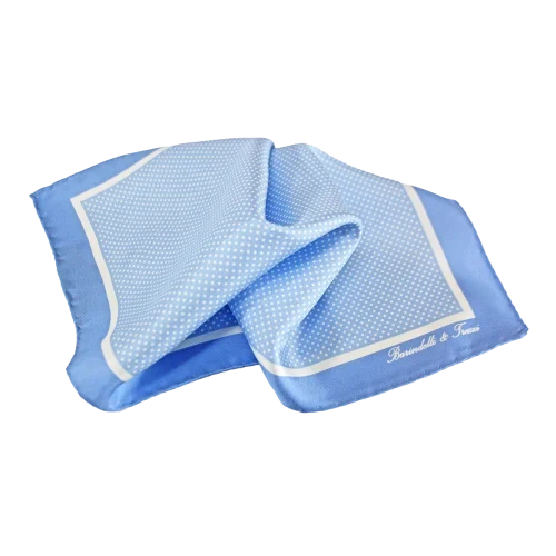 Pochette da taschino uomo in seta twill azzurra con micro fantasia pois bianca