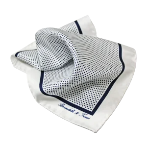 Pochette da taschino uomo in seta twill con fantasia pois bianca e blu navy